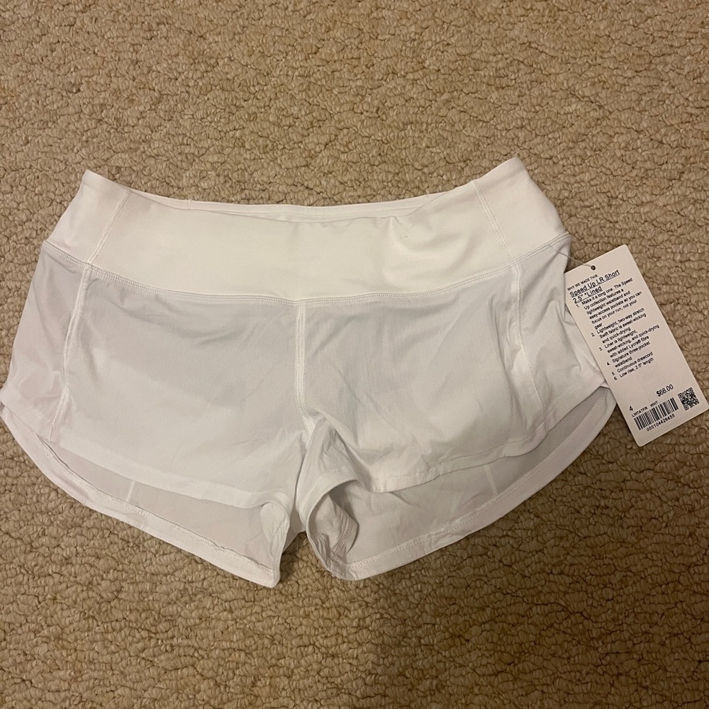 Lululemon size 4 Speed Up low rise white shorts! 2.5 inch!